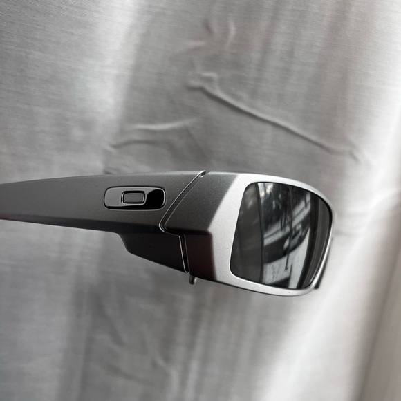 OAKLEY
OO9014 Gascan® X-Silver Collection
POLARIZED - Picture 6 of 7